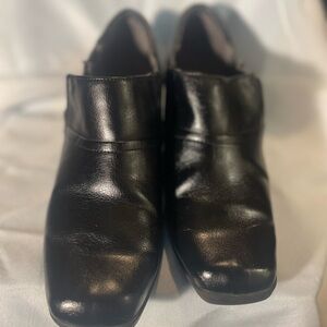 Woman’s Black Leather Shoes